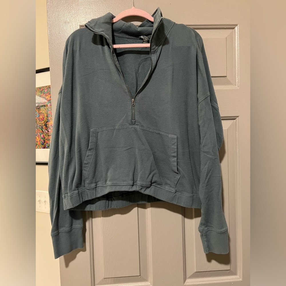 Vuori Quarter Zip sweatshirt in Teal